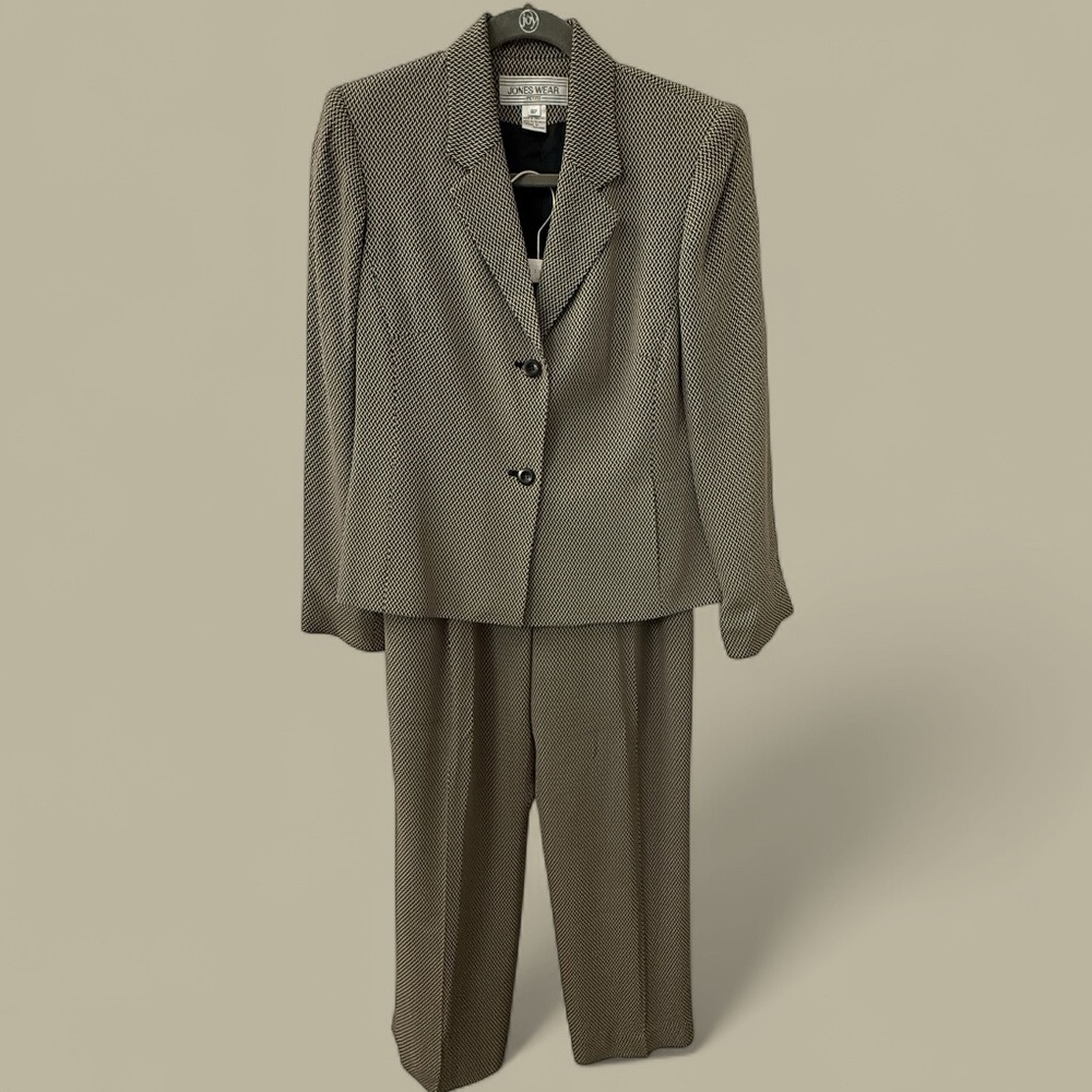 Vintage women’s pantsuit,Jones New York pleated pantsuit, 8P made in Thailand